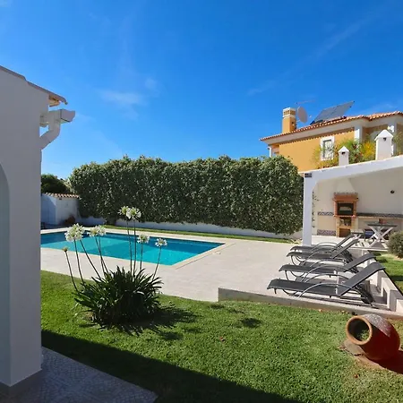 Caroline 3 - Clever Details