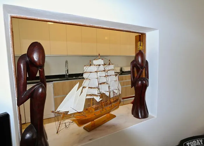 Caroline 3 - Clever Details