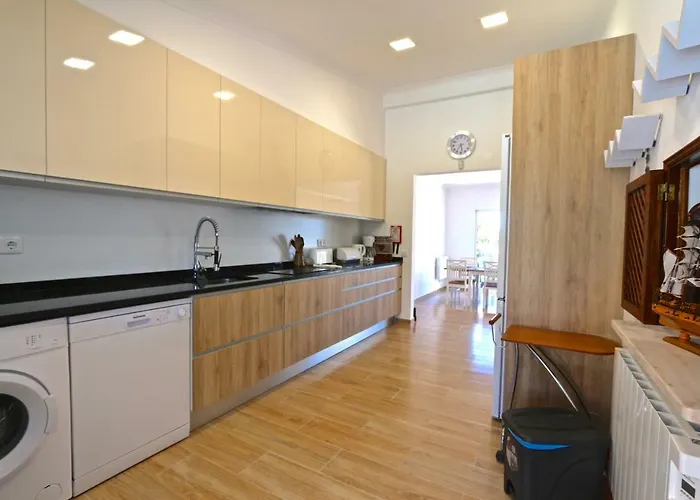 Caroline 3 - Clever Details