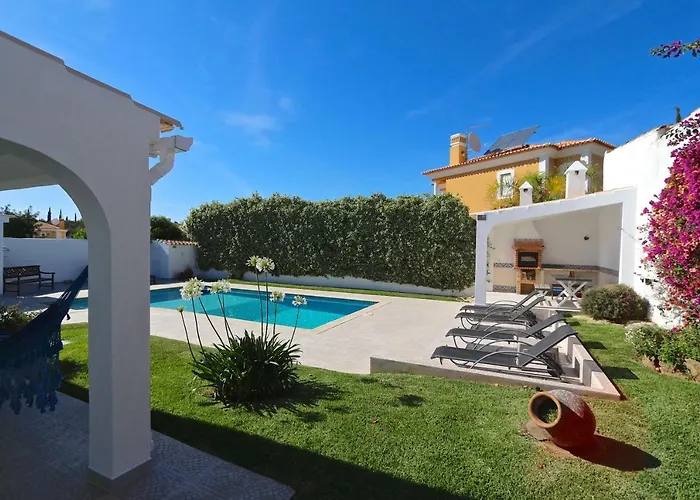 Caroline 3 - Clever Details