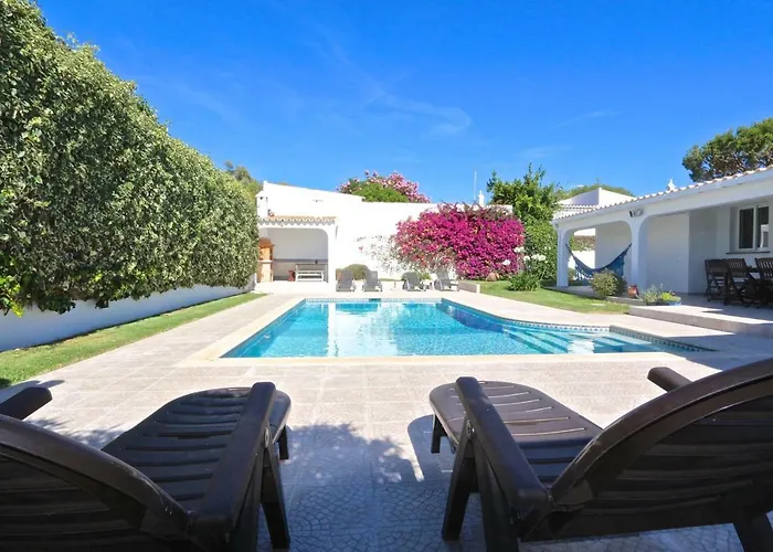 Caroline 3 - Clever Details *