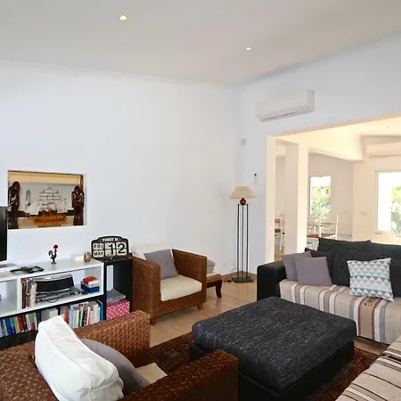 Caroline 3 - Clever Details