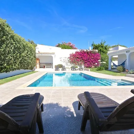 Caroline 3 - Clever Details *